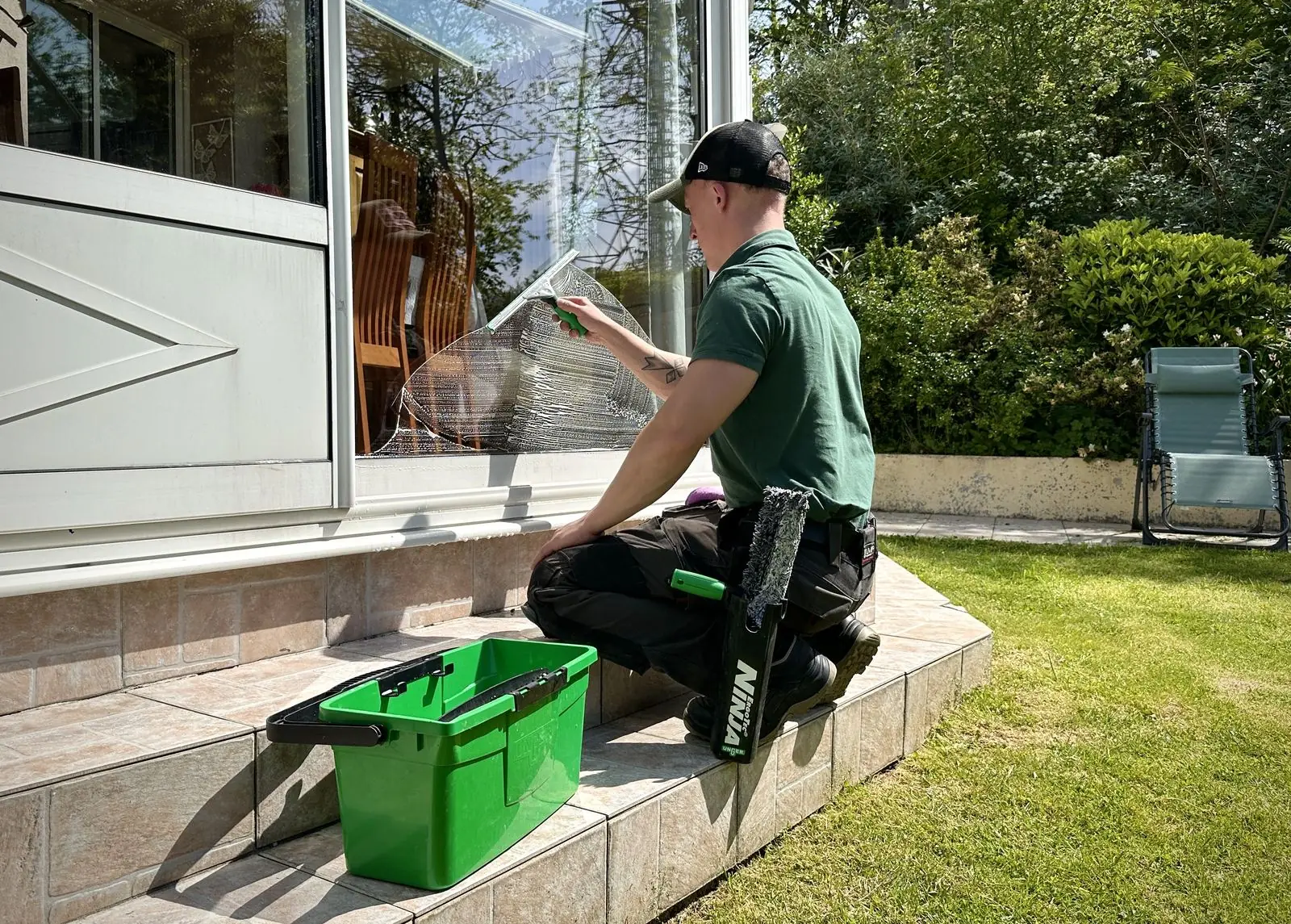 Nettoyage extérieur de vitres en hauteur à l'échelle à Quimper